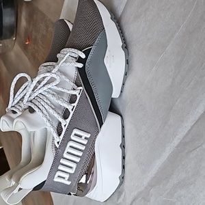 Women's Puma sneakers